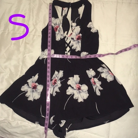 Black Floral Lattice Romper - Picture 5 of 7